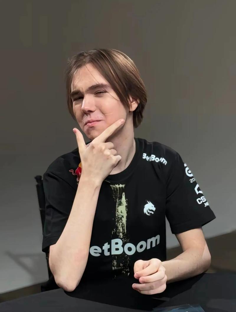 2023英雄联盟职业联赛春季赛总决赛，暨LPL十周年纪念颁奖典礼，即将于4月15日在上海梅赛德斯-奔驰文化中心举行