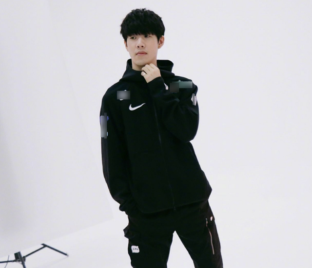 今日凌晨进行的LEC春季赛第二阶段的比赛中，VIT连下两城以2-0轻取AST，打野选手Bo打出对位GAP，数据相当华丽